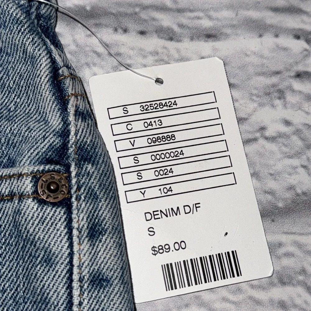 Urban Renewal Boho Floral Patch Upcycled Denim Levi’s Distressed Jean Shorts NWT